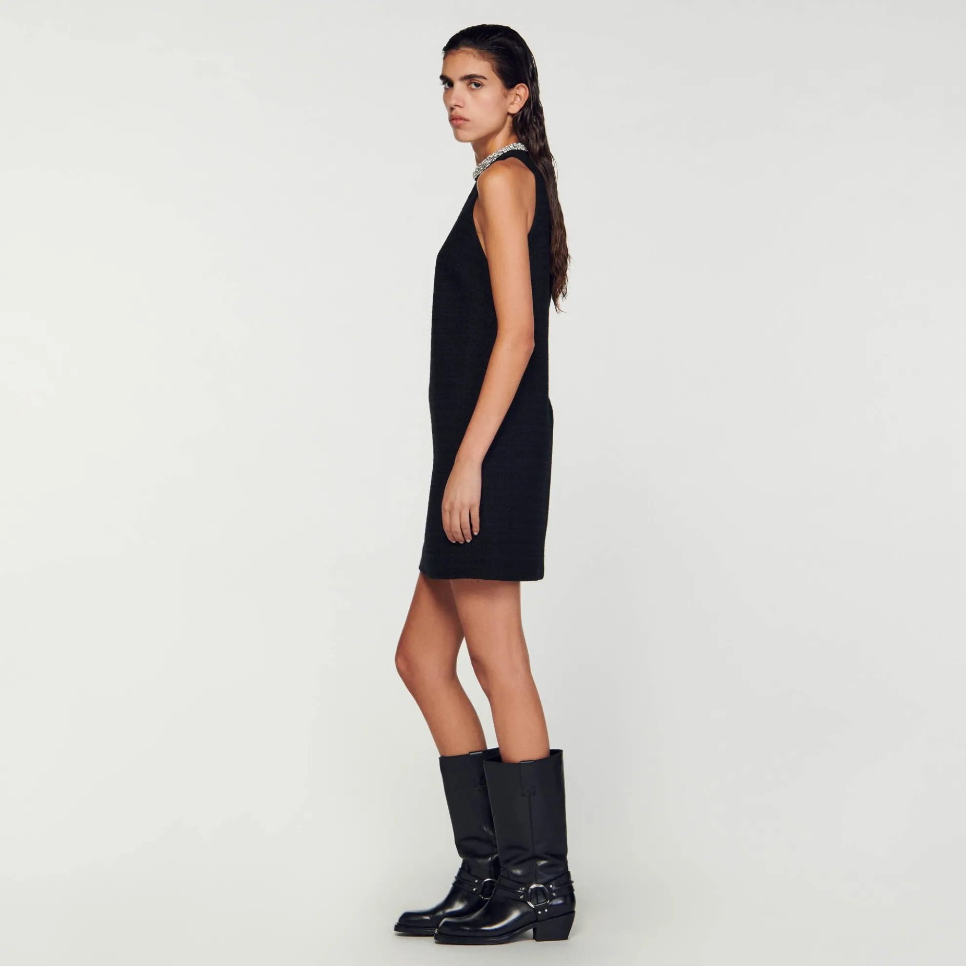 Hals Jurk Afgewerkt Met Siersteentjes