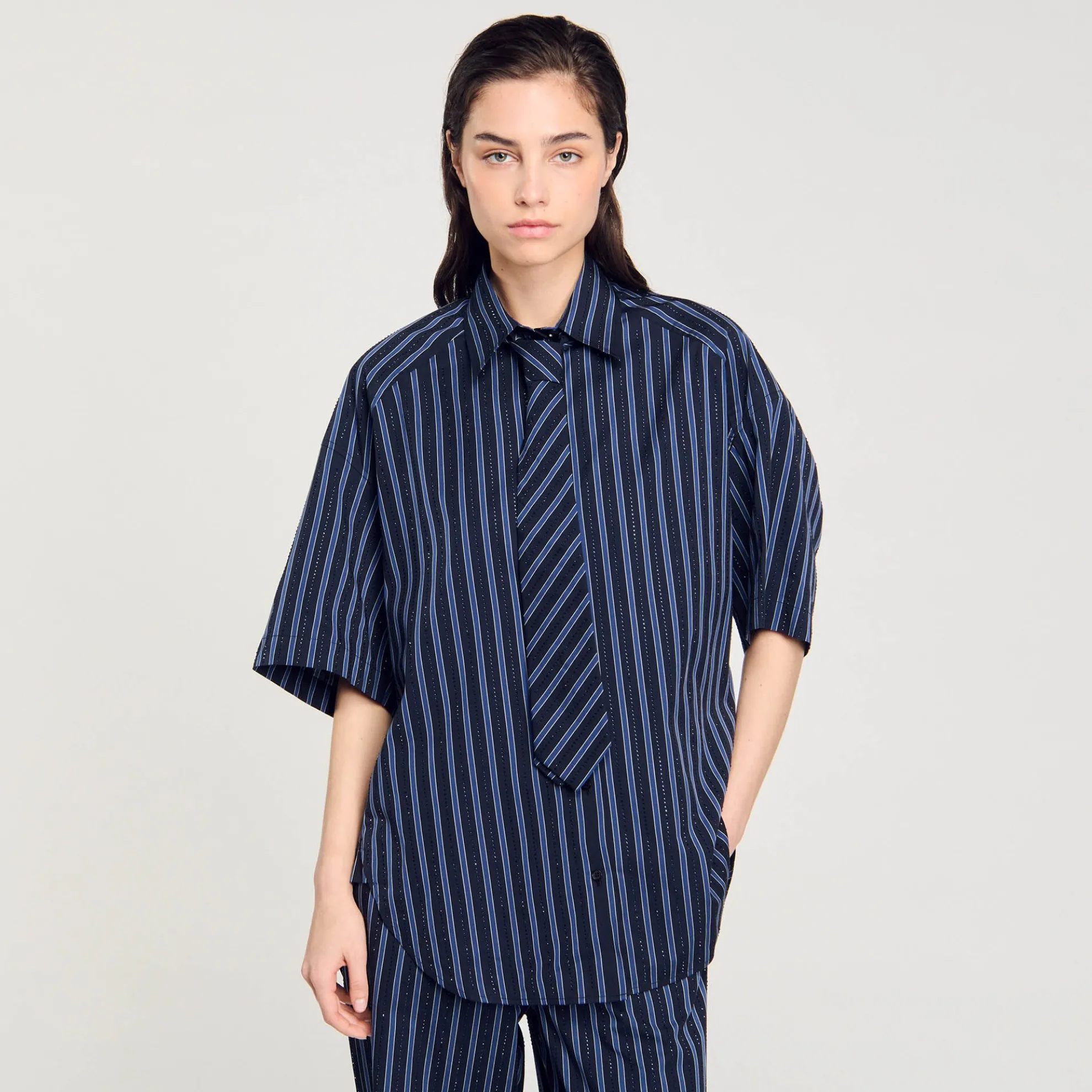 Overhemdblouse Met Stras En Stropdas